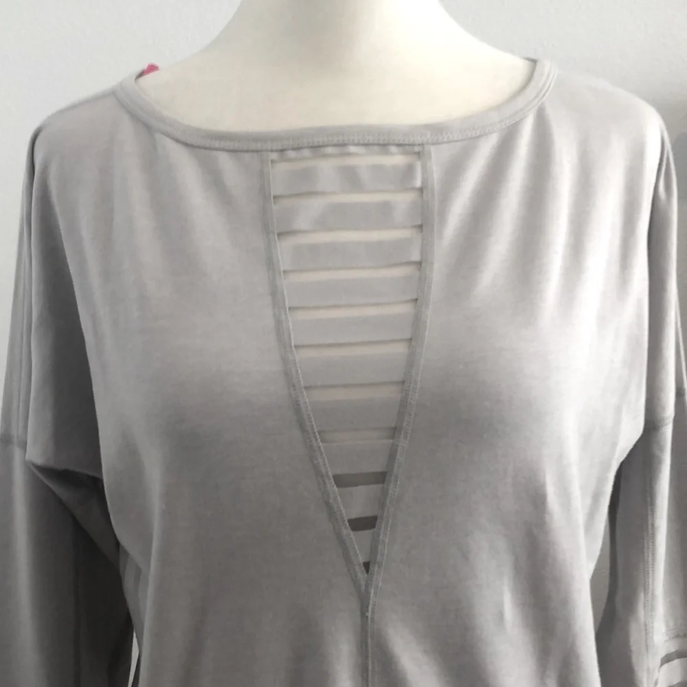 Betsy Johnson light gray long sleeve comfy shirt with lots of detail. Sz XS.EUC - Picture 4 of 10